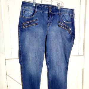 TORRID 20R Women's Jegging Jeans with zippers and 3 button waist